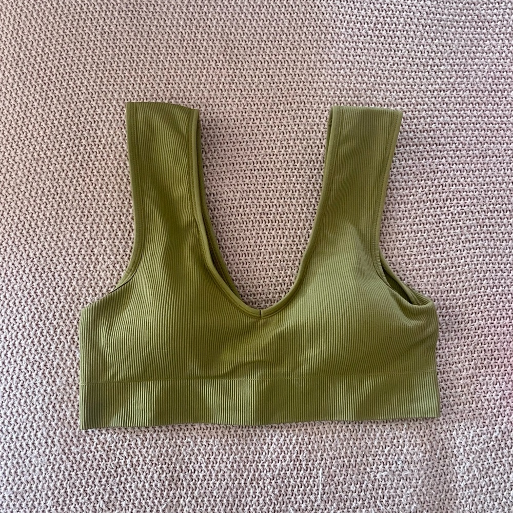 Athleta Aurora Muscle bra A-C women Size Medium olive green